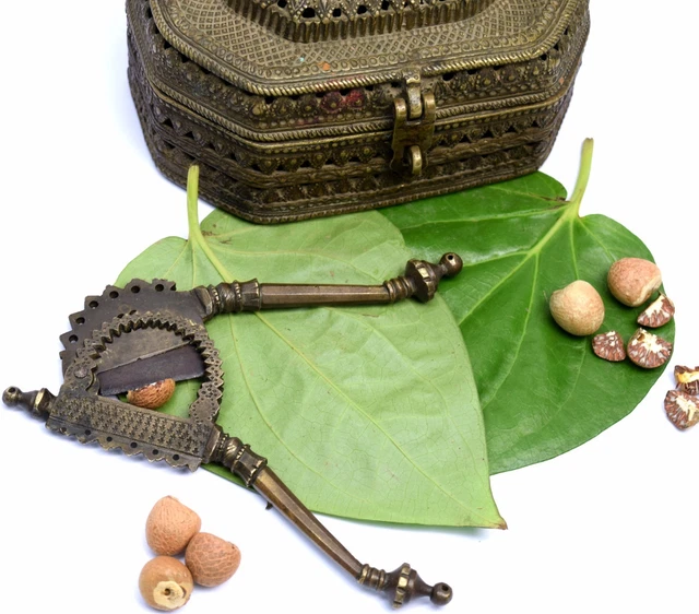 Rare Antique Brass Betel Nut Cutter India Nice Collectible Nut Cracker.i12-51