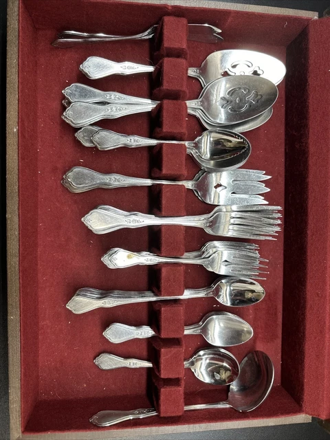 set of 35 SATIN GLORIA Stainless Wm A Rogers ONEIDA LTD. Replacement set of 35 SATIN GLORIA Stainless Wm A Rogers ONEIDA LTD. Replacement