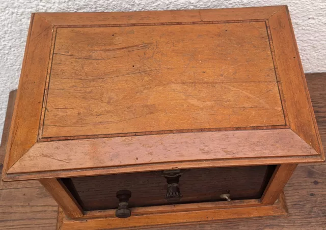 Antigua radio, caja de madera y frontal de baquelita 3