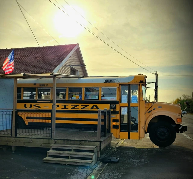kiosque à pizza school bus kiosque à pizza school bus