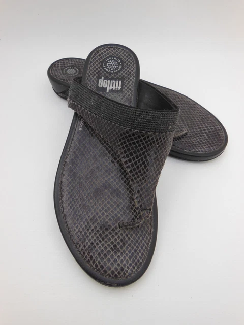 FitFlop Womens size 9 Toe Post Thong Sandals Embossed Leather with Sparkle Black