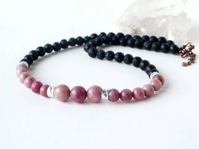 Collier ras du cou 40 cm rhodonite rose (6 mm et 8 mm) et pierre de lave.