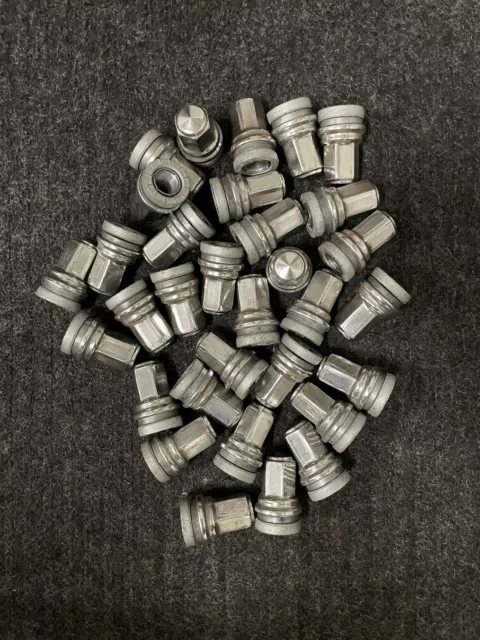Factory Ford F250 Wheel Lugnuts Set 32 Genuine OEM F250SD F350 F350SD Lug Nuts Factory Ford F250 Wheel Lugnuts Set 32 Genuine OEM F250SD F350 F350SD Lug Nuts