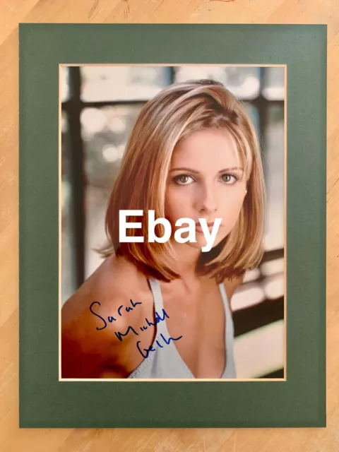 AUTOGRAPH : Actor -  Sarah Michelle Gellar - Buffy - Signed 10x8 Colour Photo