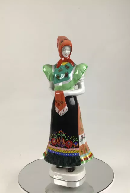 Hollohaza, Hungary, Vintage Große Figure Frau in Tracht, 29 cm, handbemalt