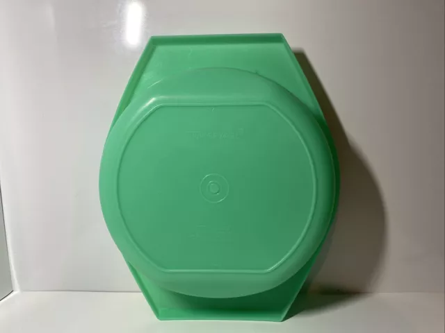 https://www.picclickimg.com/hjQAAOSwlxFkJOIx/Tupperware-Cheese-Grater-Slicer-With-Bowl-Jadeite-Green.webp