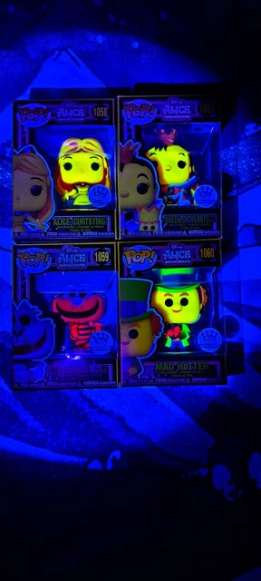 Funko Pop! Alice Curtsying 1058 – Black Light – Disney – Neuve Sous Blister