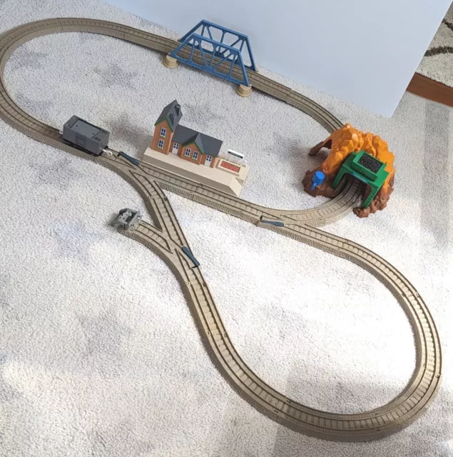 Thomas & Friends Trackmaster Thomas at Echo Cave Play Set 2006 Incomplete