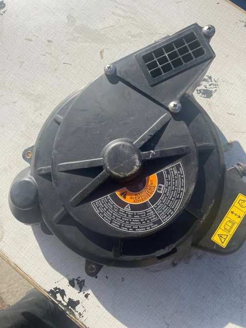 CACHE VOLANT MAGNETIQUE   pour df 50 cv suzuki 4 tps