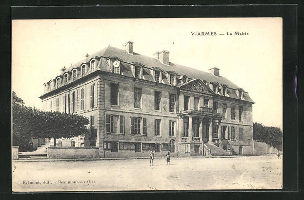 CPA Viarmes, La Mairie