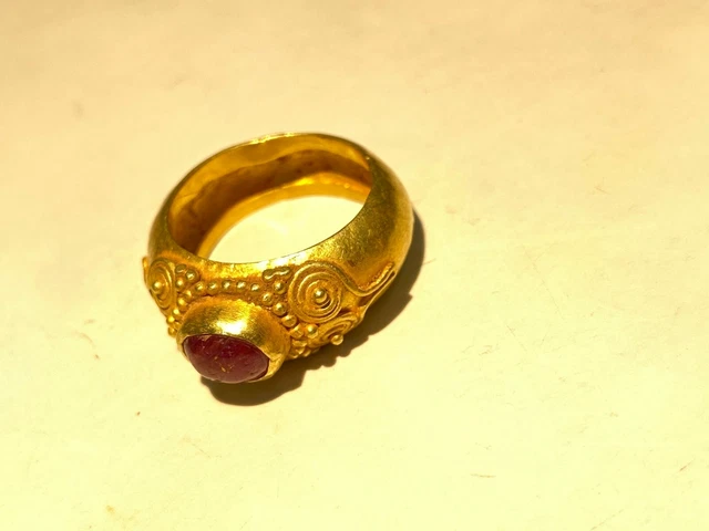 Ancient Gold ring from south east Asia with beautiful Ruby light stone 6