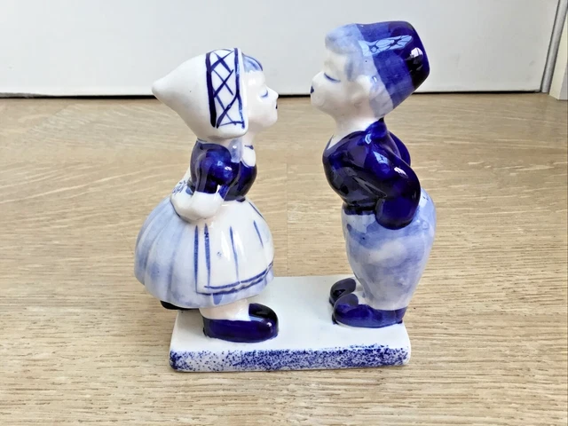 DELFTS BLUE DUTCH Boy And Girl Kissing Hand Painted Delft no.198 £3.00 ...