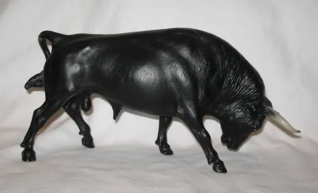 Breyer spanish fighting bull black original color nice condition