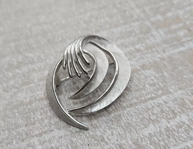 Vintage Crown Trifari Silver Tone Brushed Swirl Wave Brooch Pin