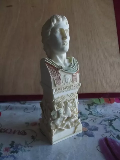 statuette en albatre ou resine d'alexandre le grand rare