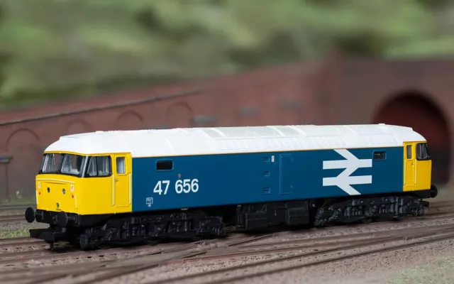 Hornby R30179 Railroad Plus BR Class 47 Co-Co 47656 Diesel Locomotive - Era 7