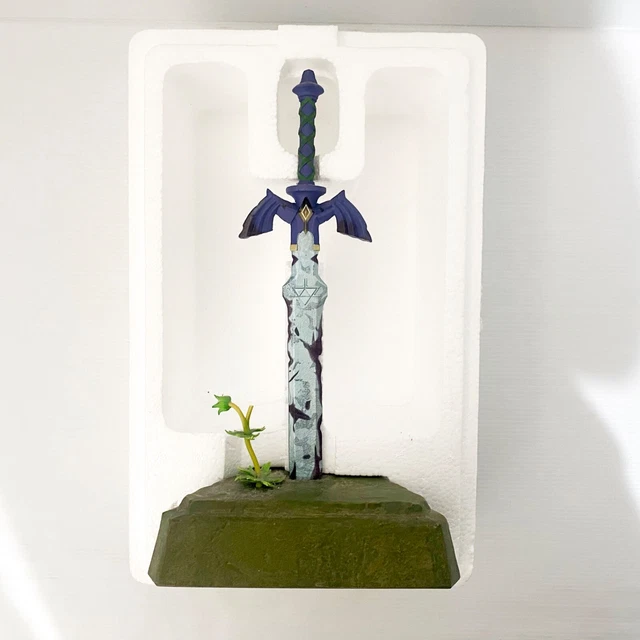 THE LEGEND OF Zelda Breath Of The Wild Limited Edition Statue + Game