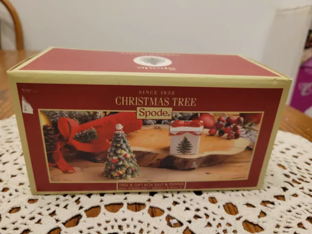 NEW Spode Christmas Tree & Gift Box  Salt & Pepper Set   NEW