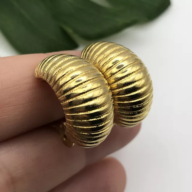 Vintage Monet Fluted Shrimp Hoop Clip On Earrings Gold Tone Ribbed 80s Retro