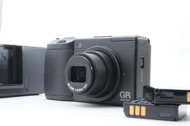 Appareil photo numérique NIKON CoolPix S570 12,0 MP avec zoom optique 5x - Canada
