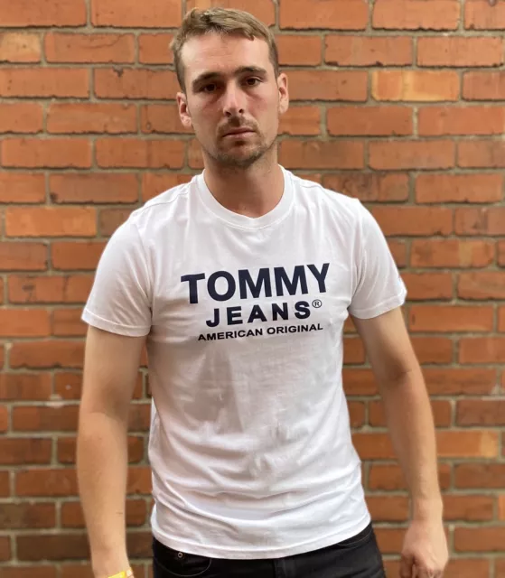 Tommy Hilfiger White TShirt Men's Medium Short Sleeved Tee Shirt Spellout Logo