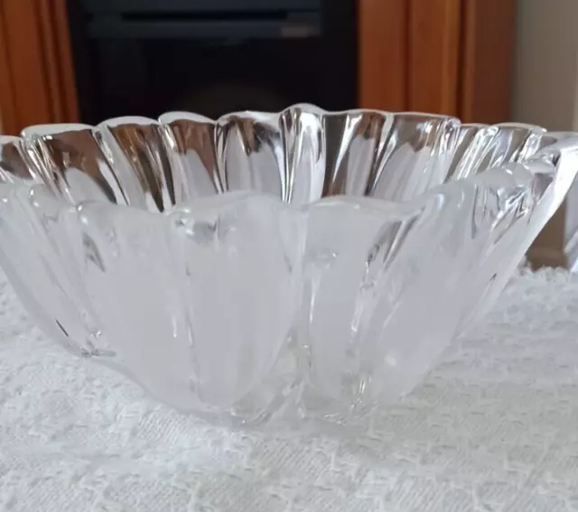 AMERICAN BRILLIANT CUT GLASS CRYSTAL BOWL 6 1/2" x 3", FROSTED TULIPS AND LEAVES