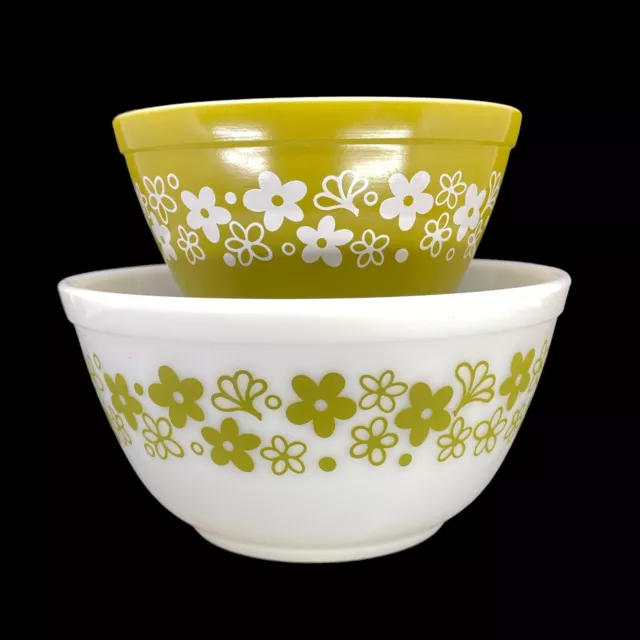 Vintage Pyrex Spring Blossom Crazy Daisy Mixing Bowl 401 402 Set of 2 1970s