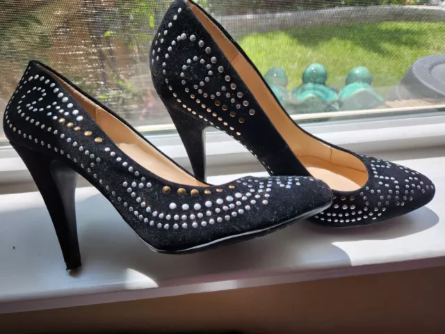 Anne Michelle  Women's size 10 M Black studded  Pumps  4.5'' heel Fits like 9.5