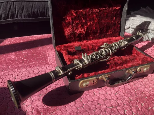Boosey and Hawkes  Wooden clarinet 926/77 Vintage. Cased.