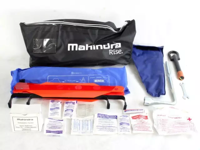 Kit Triangolo Emergenza Primo Soccorso Con Utensili Di Bordo Mahindra Genio 2.2