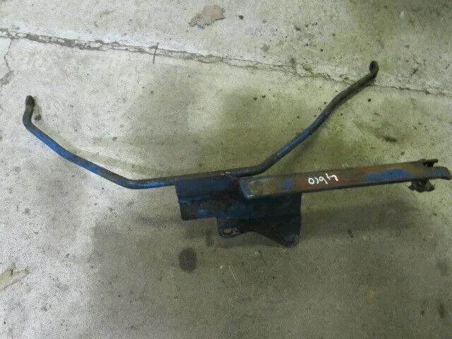 For Ford 4610 Bonnet Front Stay Bracket in Good Condition 3