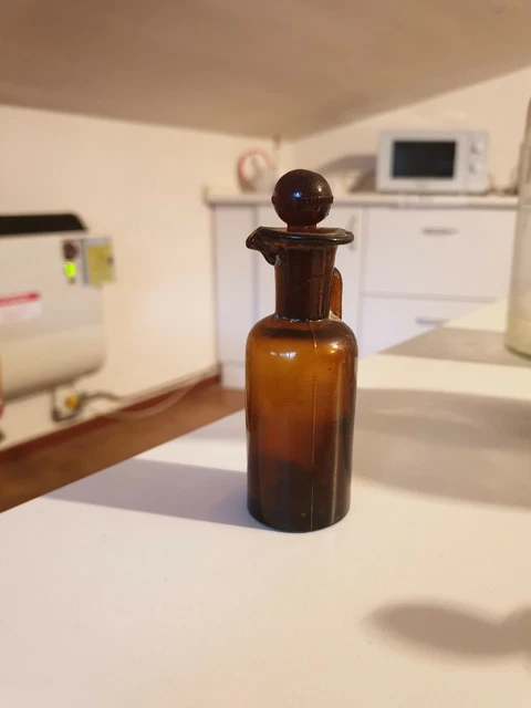 BOTTIGLIA  FLACONE CONTENITORE Laboratorio Farmacia in vetro ambrato.