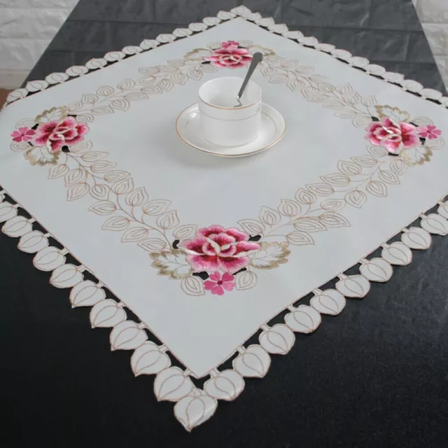 Nappe blanche élégante avec broderie florale vintage pour table à manger