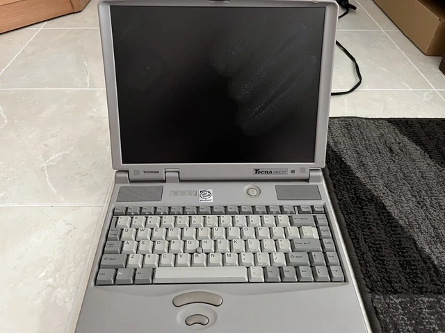 Toshiba Tecra 740CDT Pentium Laptop Computer Vintage