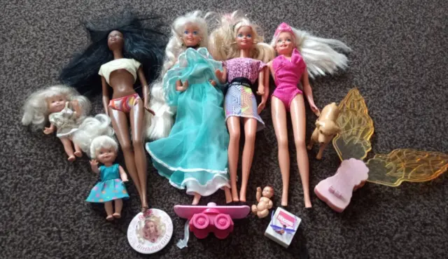Bundle Vintage Barbie dolls 1990s & accessories 6 dolls Christie Kelly