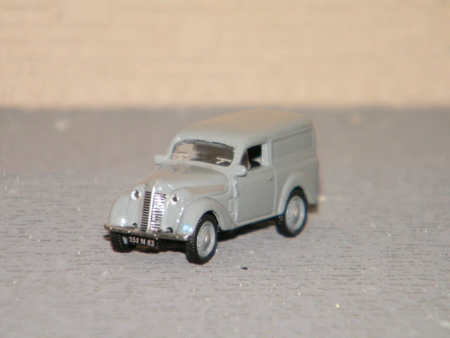 RENAULT JUVA QUATRE 300 kg Gris 1951 NOREV 1/87 Ref 519110