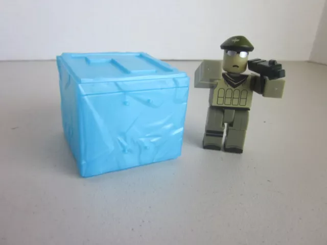 Jazwares Roblox Series 2 Phantom Forces: Ghost 3 Figure w/ Gun & Knife NO  CODES