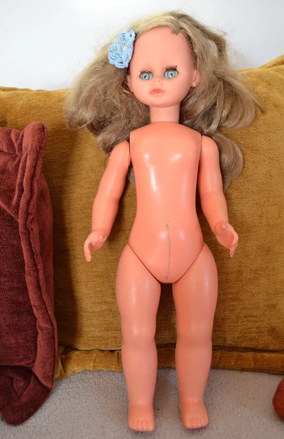 Jolie poupée mannequin KATIA ITALY, ou BELLA ou autre de FAMOSA en bel état
