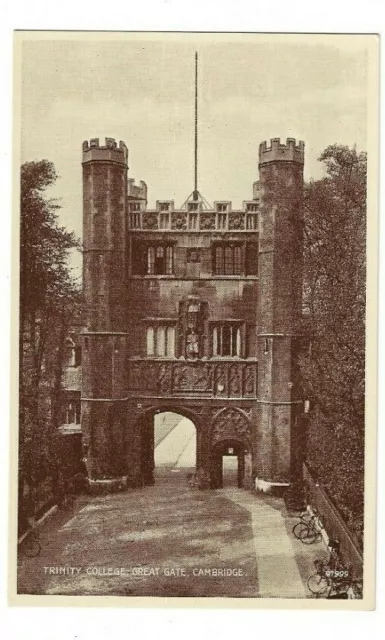 Cambridge, Trinity College, Great Gate, RP Postcard.