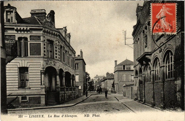 CPA LISIEUX - La Rue d'Alencon (276419)