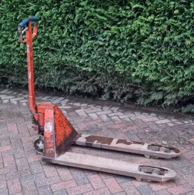 BT Rolatruc Pallet Truck Pump Truck Euro size 2000kg lift