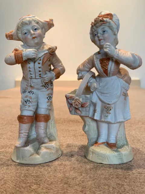 Couple de petites figurines en biscuit polychrome  Origine à définir Saxe ?