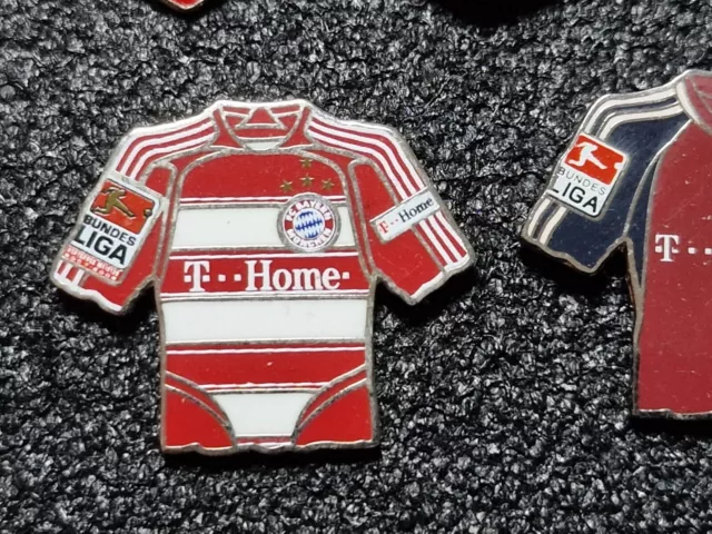 Pin - Anstecknadel - Badge FC Bayern München Trikot 2