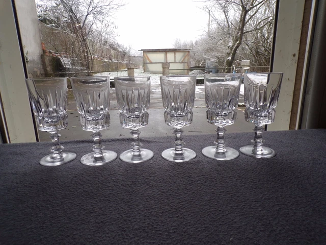 6 verres à vin blanc en cristal de baccarat ? saint louis ? lot 2