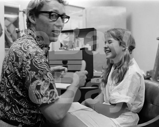 THE EXORCIST (1973) Linda Blair "Behind the Scenes" 10x8 Photo £3.99