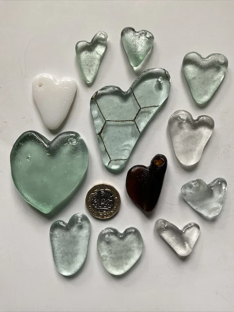 12 Top GEBOHRT Wonky Hearts Stücke schottisches Meeresglas YYY