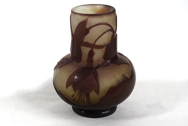 Petit vase Emile Gallé pâte de verre fleurs feuillage Art Nouveau XIXème