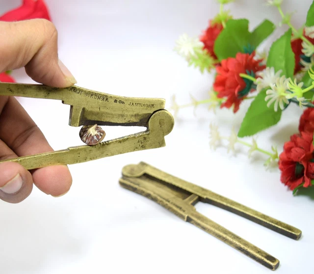 Solid Brass Pair Of Areca Nut Cutter Decorative Nice Tool Collectible.i12-176