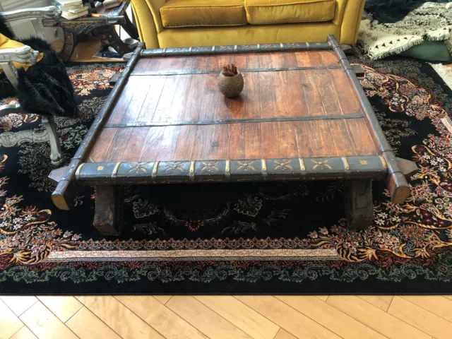 Beautiful large Ox Cart coffee table with metal and brass - 135x135x25cm