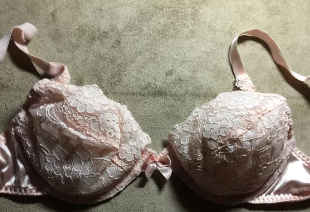 Vintage Victoria's Secret White Lace Miracle Bra NEW OLD STOCK